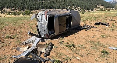 Derebucak'ta otomobil tarlaya devrildi: 2 yaralı