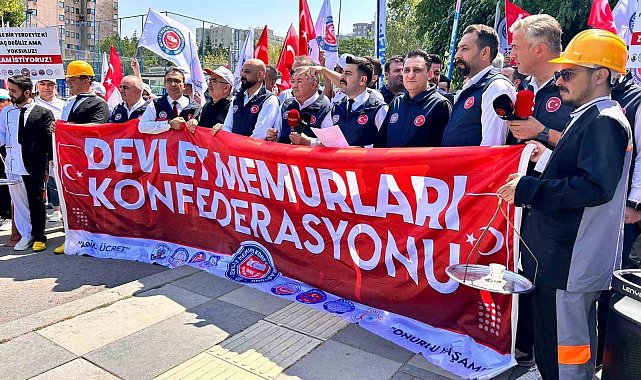 Devlet Memurları Konfederasyonu'dan Çalışma ve Sosyal Güvenlik Bakanlığı önünde 8. Dönem Toplu Sözleşme eylemi
