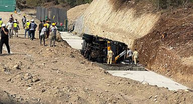 Devrilen vinçte yangın çıktı, ilk müdahaleyi orman ekipleri yaptı