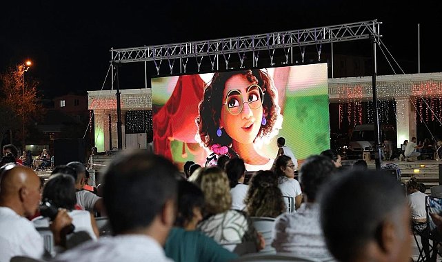 Didim'de açık hava sinema keyfi