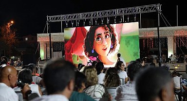 Didim'de açık hava sinema keyfi