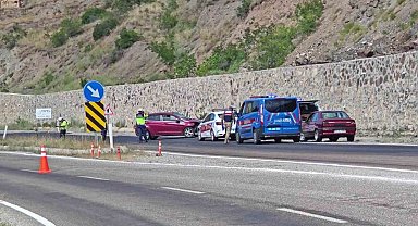 Direksiyon hakimiyetini kaybeden sürücü duvara çarptı