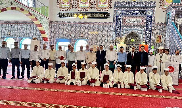 Diyarbakır'da 12 öğrenci hafızlık icazet belgelerini aldı