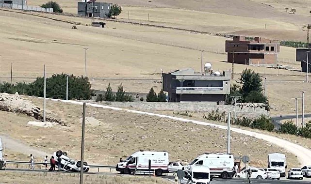 Diyarbakır'da otomobil takla attı: 2 yaralı