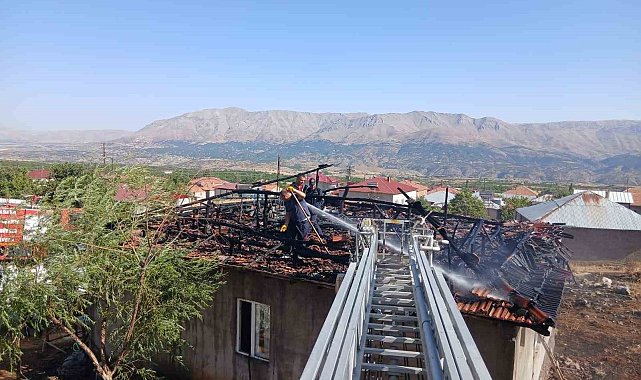 Doğanşehir'de çatı yangını
