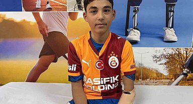 Doğuştan kolu olmayan Mehmet Efe'nin hem kolu takıldı hem de en büyük hayali gerçekleşti
