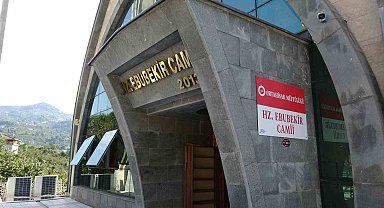 Dünyada bir benzeri olmayan cami görüntüsüyle dikkat çekiyor