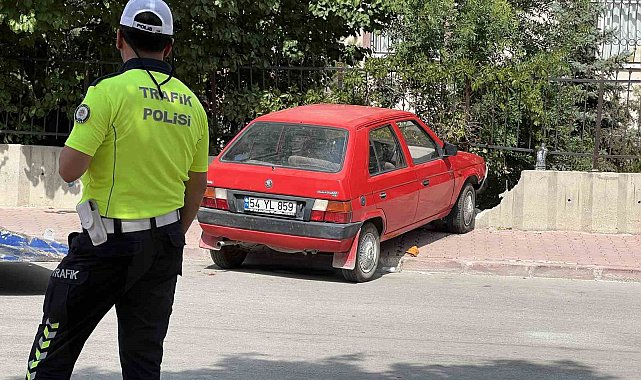 Dur ihtarına uymadı önce polise ardından duvara çarptı