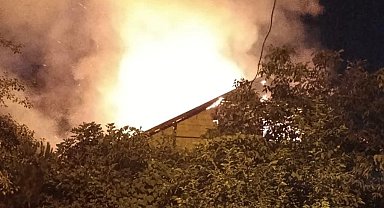 Düzce'de geceyi aydınlatan yangın