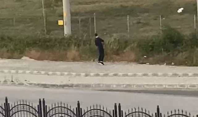 Düzce'de kaldırımda boks yapan genç gündem oldu