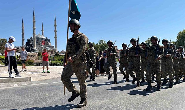 Edirne'de 30 Ağustos coşkusu: Mehmetçiğin zafer yürüyüşü dosta güven, düşmana korku saldı