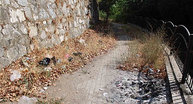 Efeler Belediyesi Pınarbaşı alt yolunu unuttu, yol çöplüğe döndü