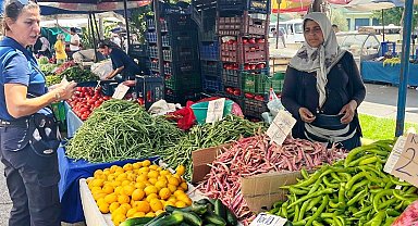 Efeler'de pazar yerlerinde fiyat etiketi denetimi