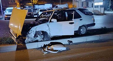 Eğirdir'de alkollü sürücü direğe çarptı: 1 yaralı
