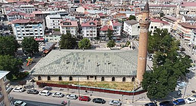 Eğri minaresiyle dikkat çeken 832 yıllık tarihi Sivas Ulu Camii'nin restorasyon çalışmalarına başlandı