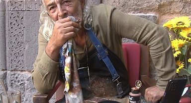 El sanatları ustasından gençlere çağrı: "Dijital ortamlar yerine el becerisi kazanın"