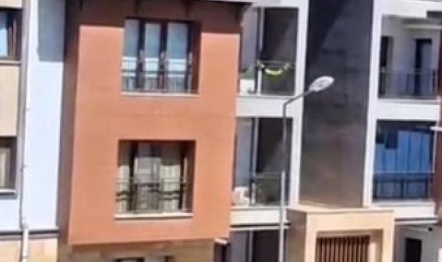 Elazığ'da çatıda tehlikeli çalışma