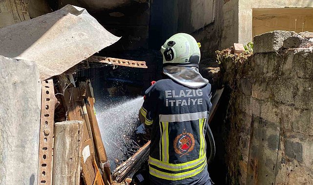 Elazığ'da havalandırma boşluğunda çıkan yangın paniğe neden oldu