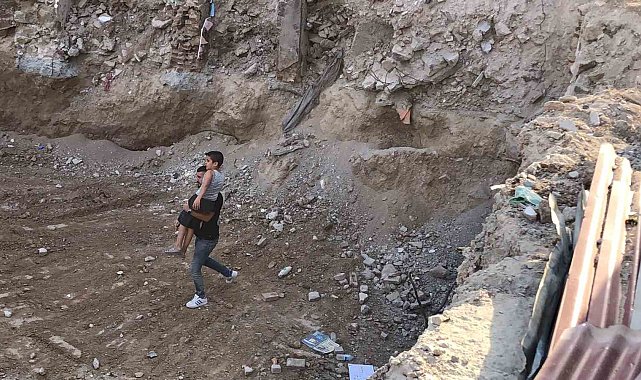 Elazığ'da inşaat çukuruna düşen çocuk kurtarıldı