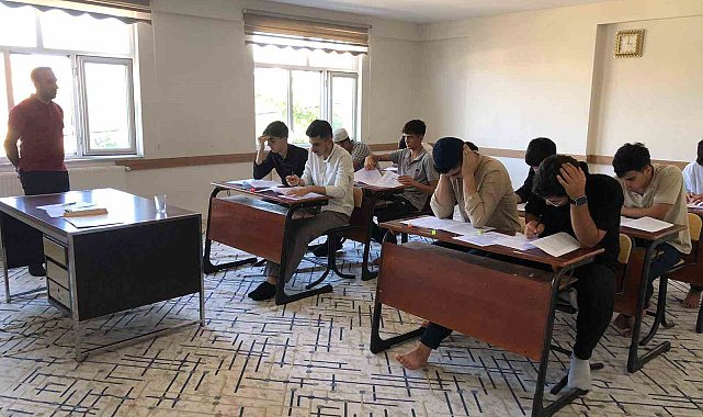 Elazığ'da meal ve tecvid sınavı gerçekleştirildi