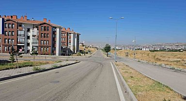 Elazığ'da sıcaklık 40 dereceye yaklaştı, caddeler boş kaldı