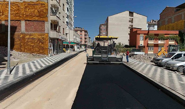 Elazığ'da yol yenileme çalışmaları devam ediyor