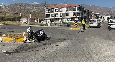 Elektrikli bisiklet ile otomobil çarpıştı: 1 yaralı
