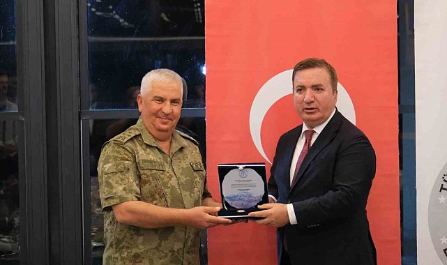 Emekli olan Paşalara veda yemeği
