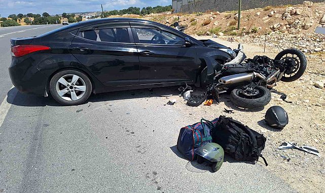 Emet'te otomobille motosiklet çarpıştı: 1 yaralı