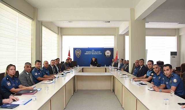 Emniyet Müdürü Baybaba, birim amirleriyle toplantı yaptı