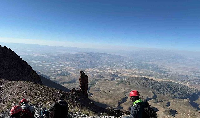 Erciyes'in 3 bin 917 rakımında muhteşem görüntüler