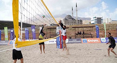 Erciyes'te en havalı voleybol turnuvası başladı
