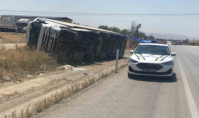 Ereğli'de kontrolden çıkan tır devrildi