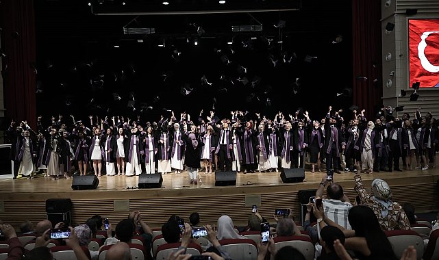 ERÜ Diş Hekimliği Fakültesi 16. dönem mezunlarını verdi