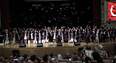 ERÜ Diş Hekimliği Fakültesi 16. dönem mezunlarını verdi