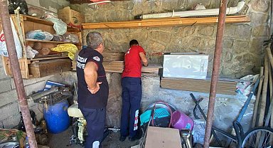 Erzincan'da boruya sıkışan yavru kediyi itfaiye kurtardı