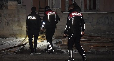 Erzincan'da polisten kaçan şüphelinin üzerinden 15 gram esrar ele geçirildi