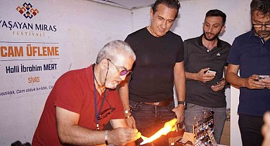 Erzincan'da sahne alan Kıraç, konser öncesi Somut Olmayan Kültürel Miras Taşıyıcılarıyla buluştu