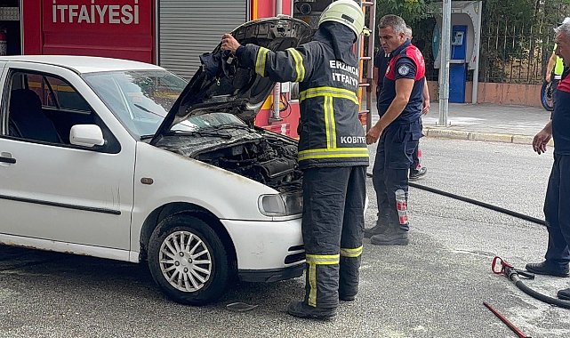 Erzincan'da seyir halindeki araç yandı