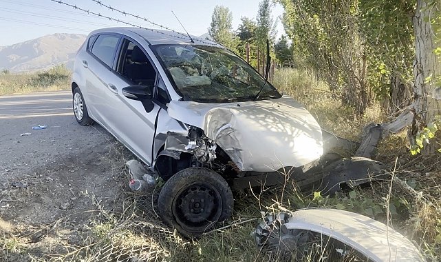 Erzincan'da trafik kazası: 2 yaralı