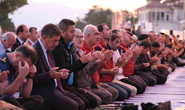 Erzincanlılar "Terzibaba Günü"nde sabah namazında buluştu