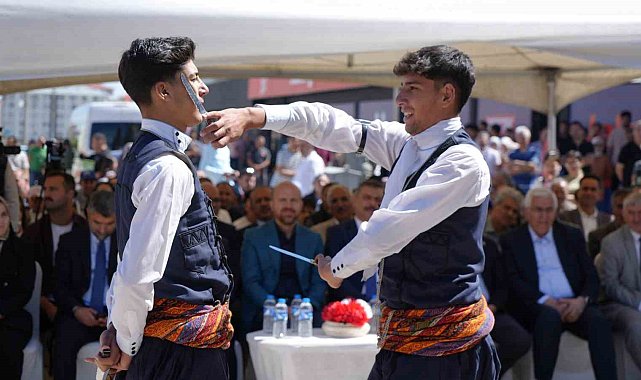 Erzurum'da halk pazarı açıldı