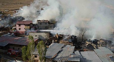 Erzurum'da köyde çıkan yangın 6 saat sonra kontrol altına alındı
