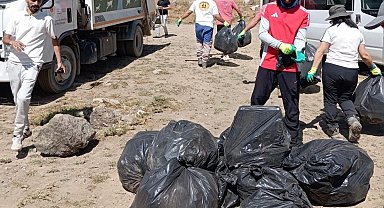 Esendere Belediyesi gönüllerle Sat Gölleri'nde çevre temizliği yaptı
