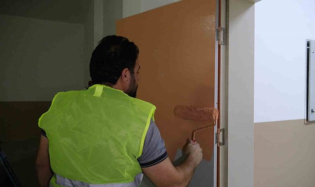 Esenyurt Belediyesi okulları yenileme çalışmasına hız kesmeden devam ediyor