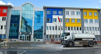 Esenyurt Belediyesi yeni eğitim yılı öncesi okullarda temizlik çalışması gerçekleştirdi