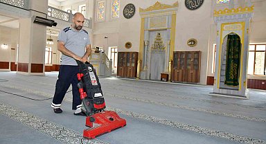 Esenyurt Belediyesi'nden camilere temizlik desteği