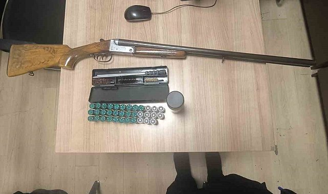Esenyurt'ta balkona iç çamaşırı ile çıkınca komşuları uyardı: 'Mahalle erkek görsün' diyerek tüfekle etrafa tehditler savurdu