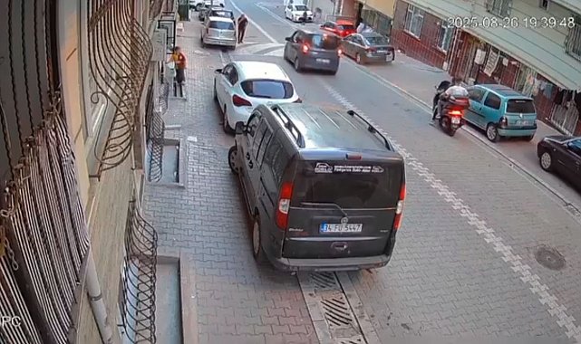 Esenyurt'ta miras kavgası: Tartıştığı ablasının arabasının camını çekiçle kırdı
