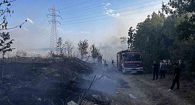 Esenyurt'ta otluk alanda çıkan yangın söndürüldü
